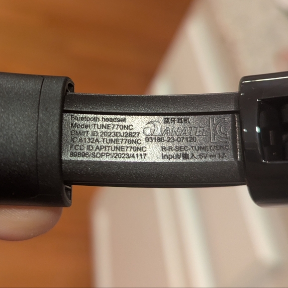 JBL - Tune 770NC Adaptive Noise Cancelling Wireless Over-Ear Headphone - Black - Picture 6 of 6